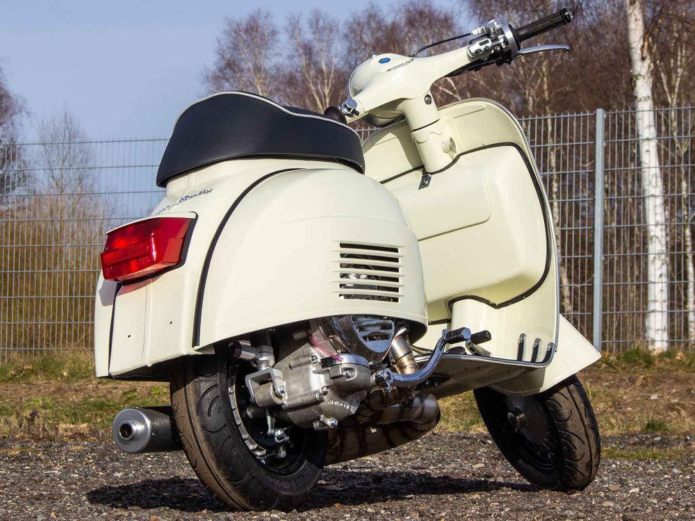 Custom Vespa Rally 244ccm mit Scheibenbremse und Rennauspuff in Piaggio Avorio 909
