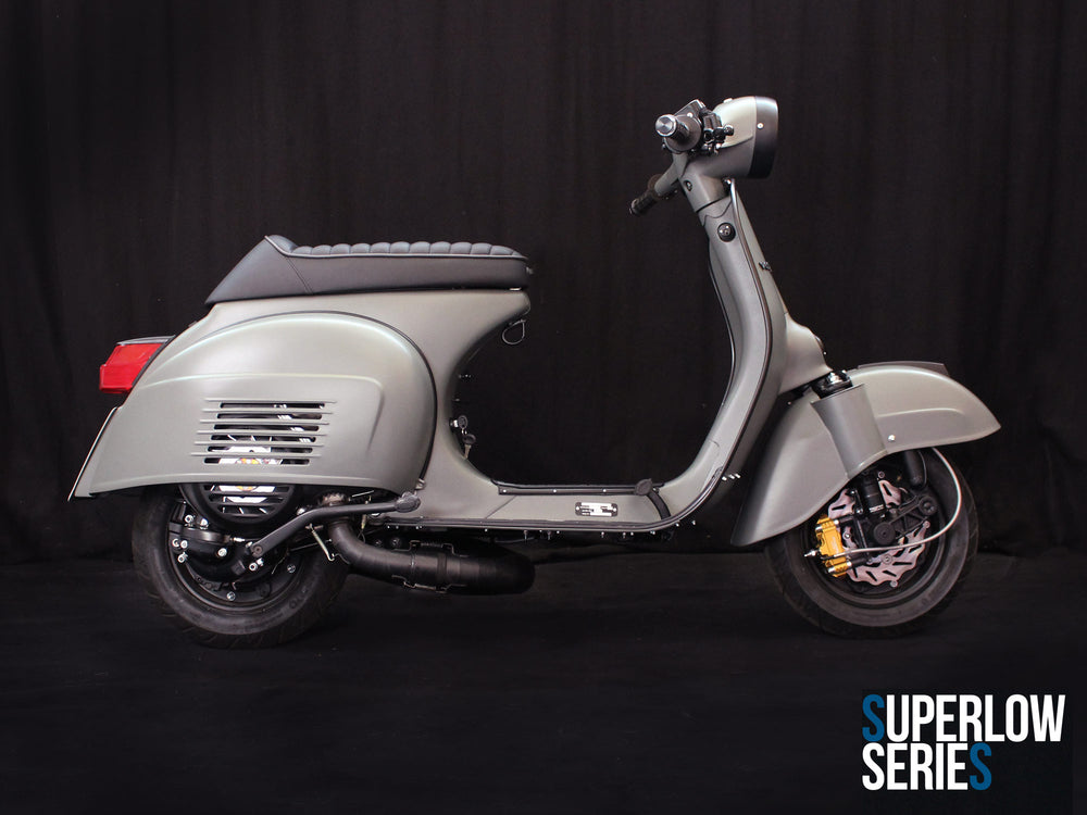 Custom Vespa Umbau Sprint 221ccm mit scheibenbremse in Audi Nardo Grau