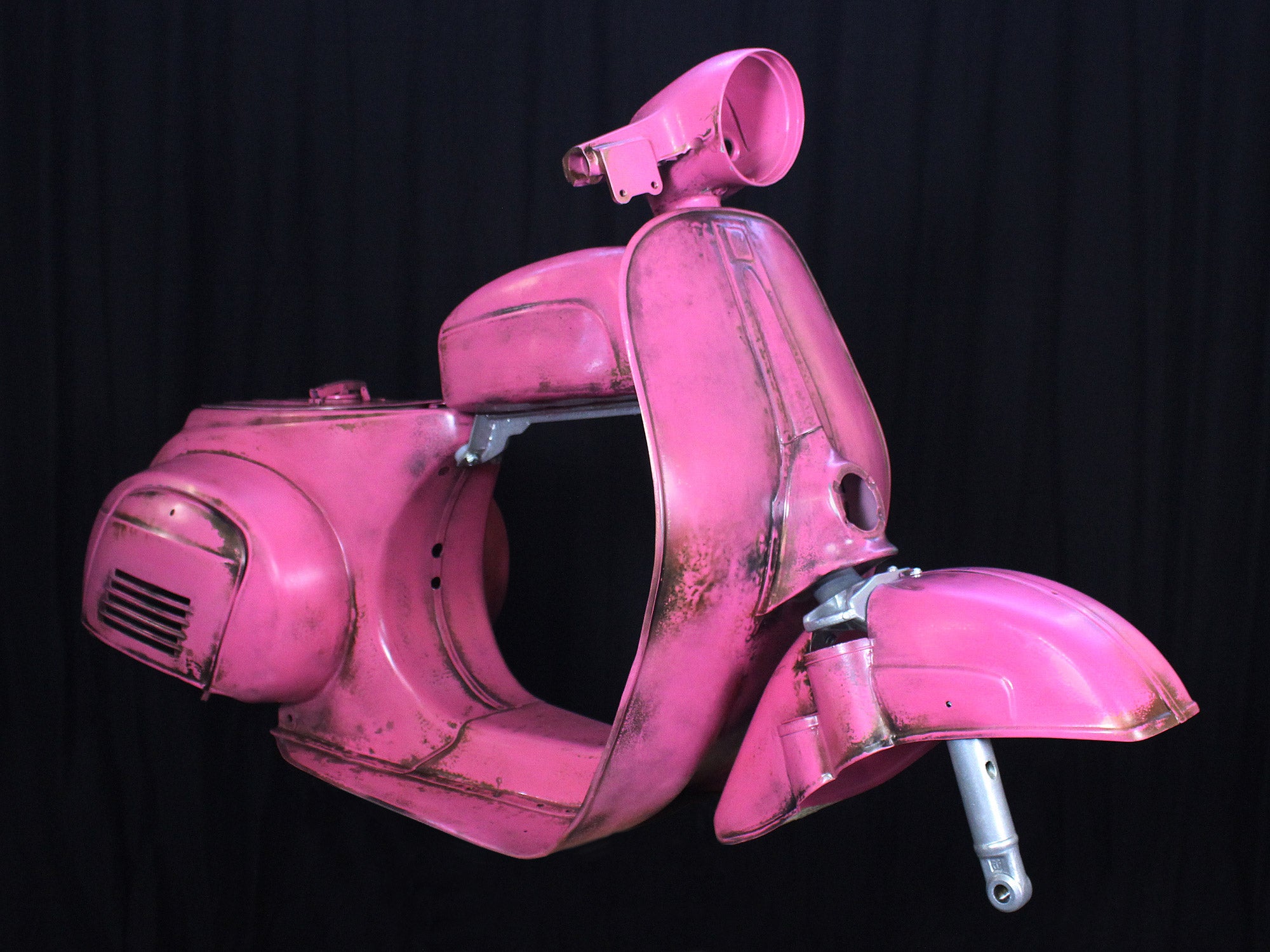 Vespa Umbau SS Replica in Piaggio Shocking Pink Rawstyle 