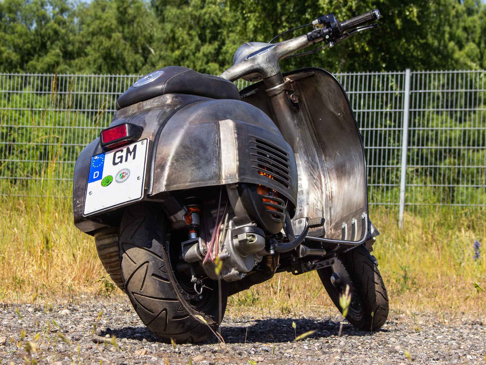 Custom Vespa Tuning Projekt BFA 306ccm Rawstyle mit Scheibenbremse und verlängertem Radstand