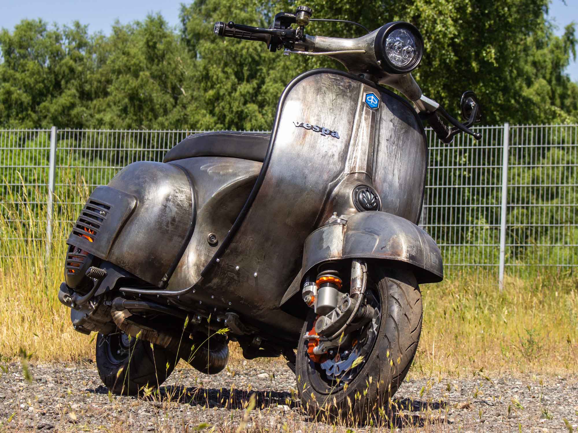 Custom Vespa Tuning Projekt BFA 306ccm Rawstyle mit Scheibenbremse und verlängertem Radstand