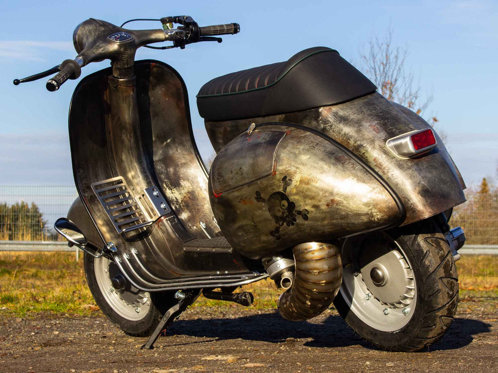 Custom Vespa Conversion GS 244 mit Scheibenbremse im Raw Metal Style