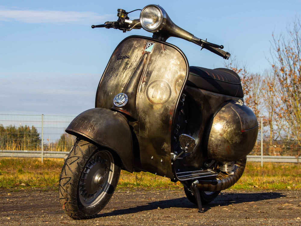 Custom Vespa Conversion GS 244 mit Scheibenbremse im Raw Metal Style