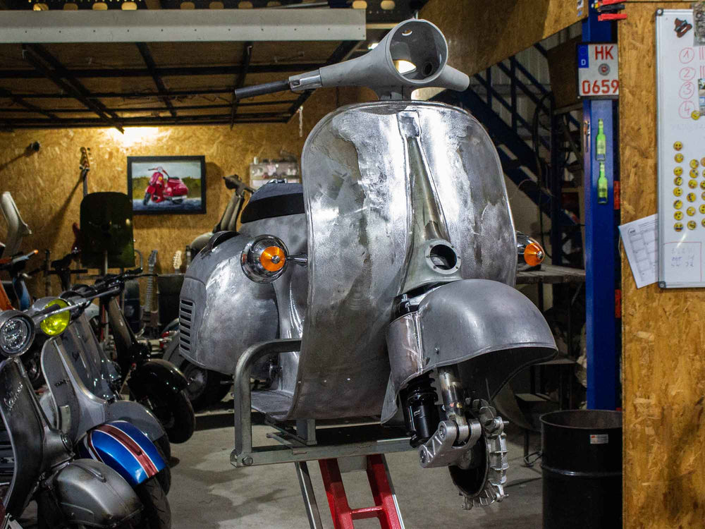 Custom Vespa Projekt mit GT Rückspiegeln