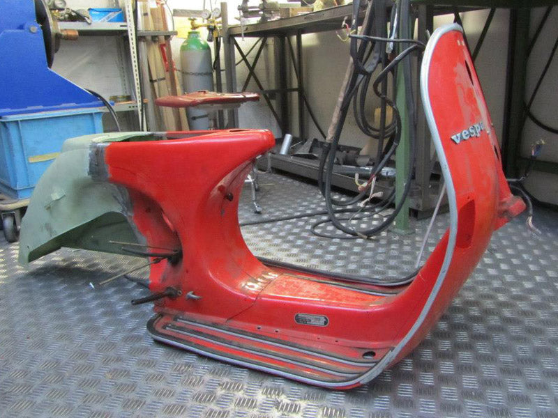 Die Karosse der Custom Vespa PS 240