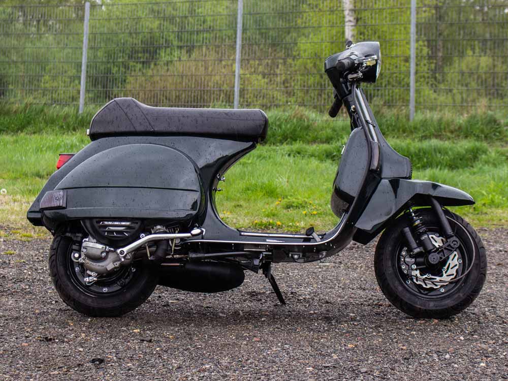 Custom Vespa Tuning PX 200 in Porsche British Racing Green