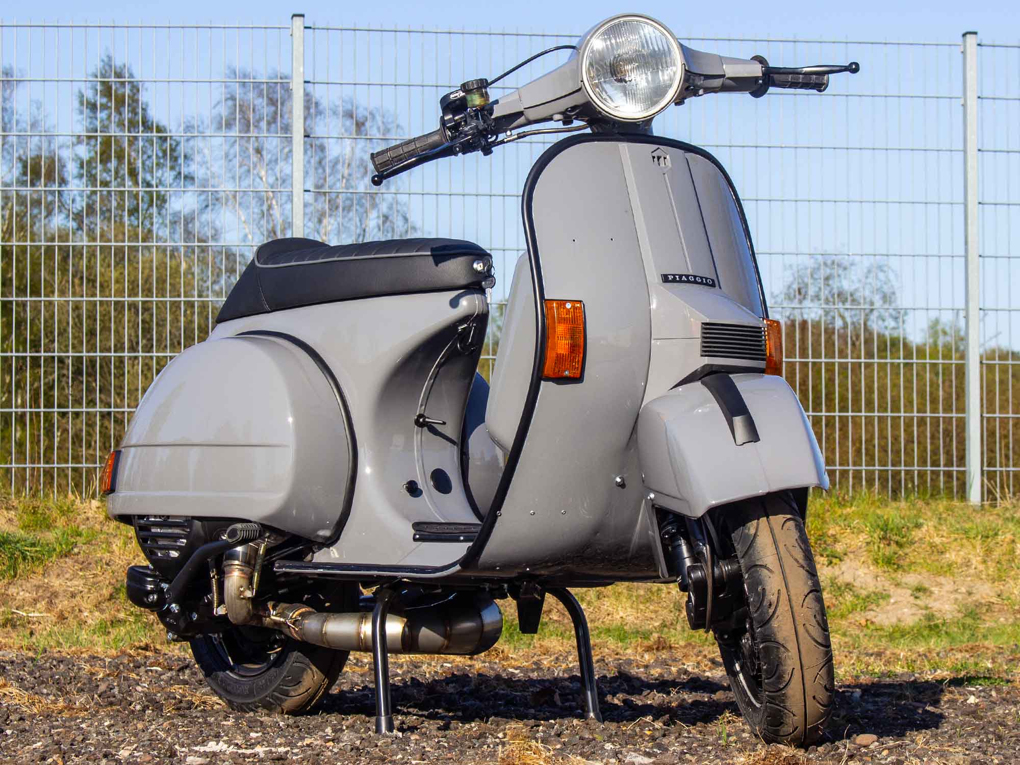 Custom Vespa PX 221ccm mit Scheibenbremse und Rennauspuff