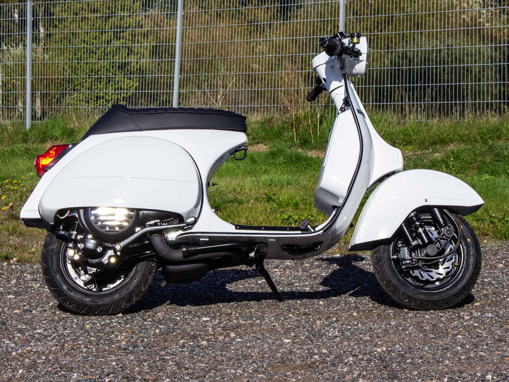 Custom Vespa Tuning Projekt PX 221ccm mit Scheibenbremse in Piaggio Weiß