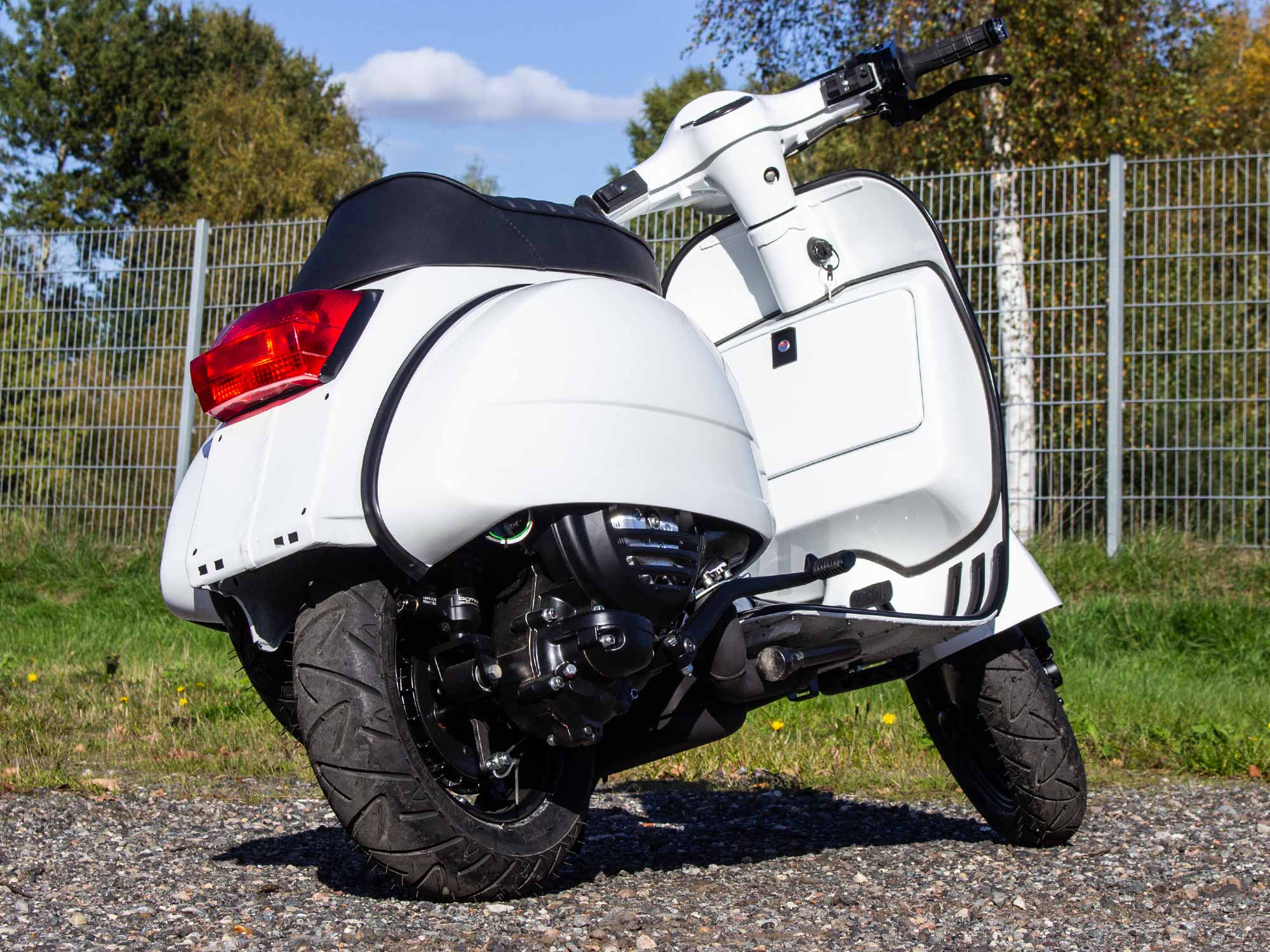 Custom Vespa Tuning Projekt PX 221ccm mit Scheibenbremse in Piaggio Weiß