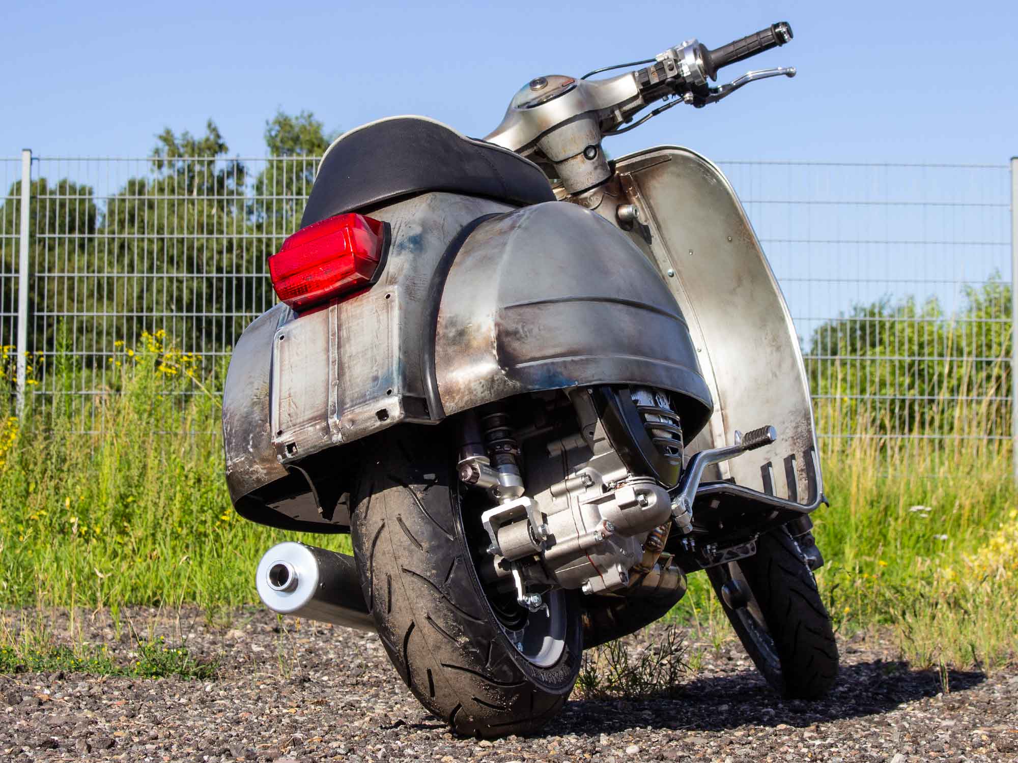 Custom Vespa Tuning PX 251ccm mit Scheibenbremse in Mercedes Silbergrau Metallic 180 Rawstyle