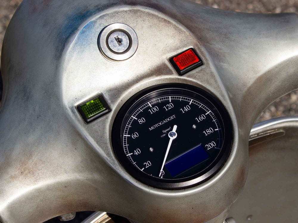 Custom Vespa Tuning PX 251ccm mit Scheibenbremse in Mercedes Silbergrau Metallic 180 Rawstyle