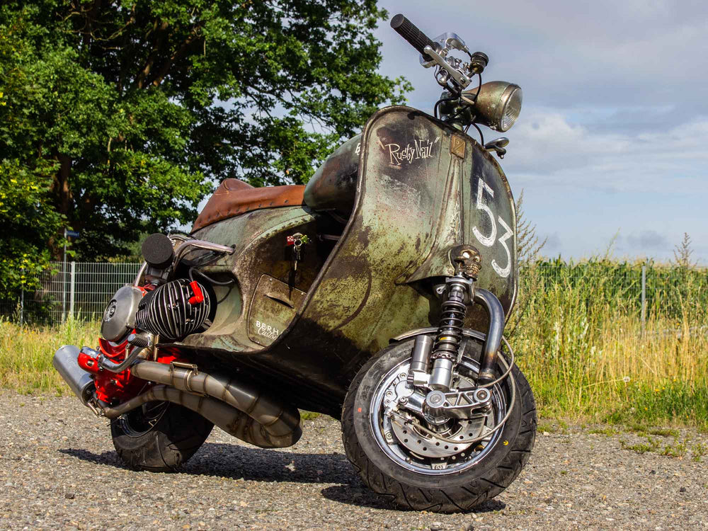 Custom Vespa Conversion Rusty Nail mit 244ccm-Motor und Scheibenbremse