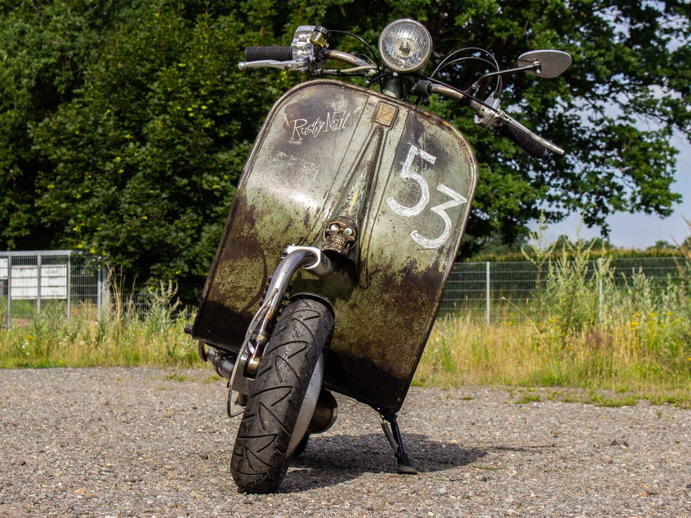 Custom Vespa Conversion Rusty Nail mit 244ccm-Motor und Scheibenbremse