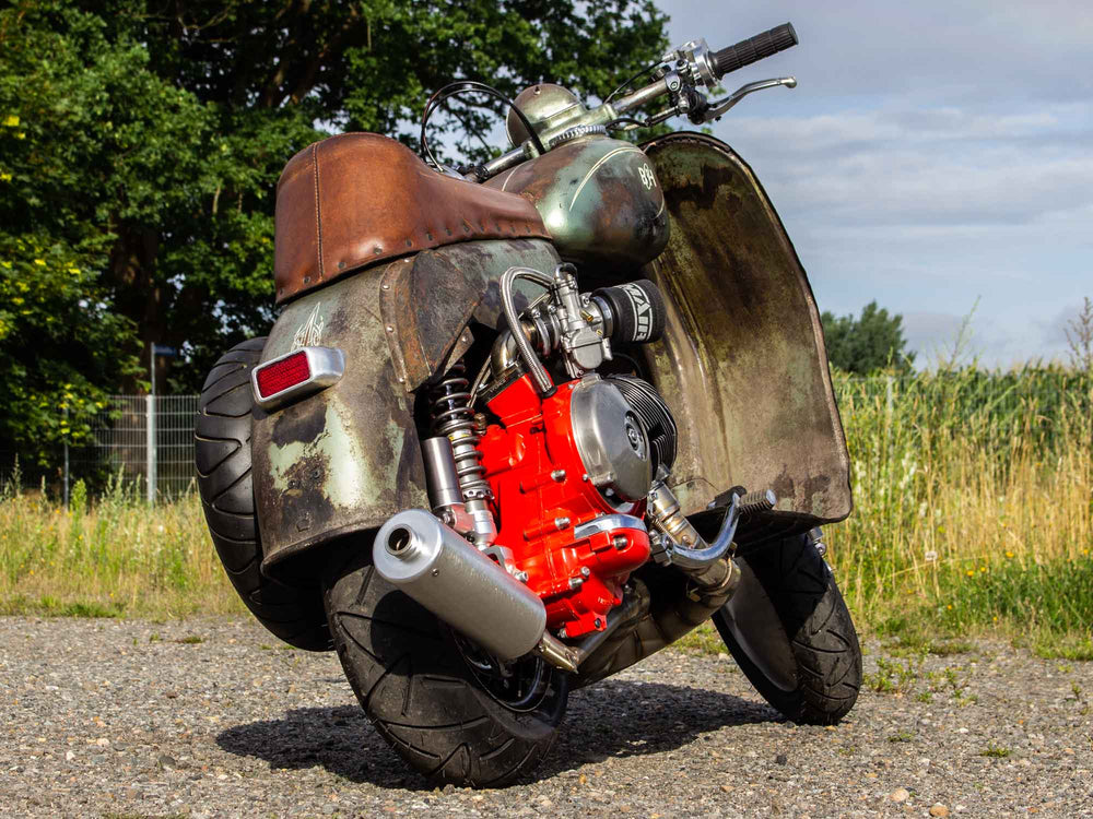 Custom Vespa Conversion Rusty Nail mit 244ccm-Motor und Scheibenbremse