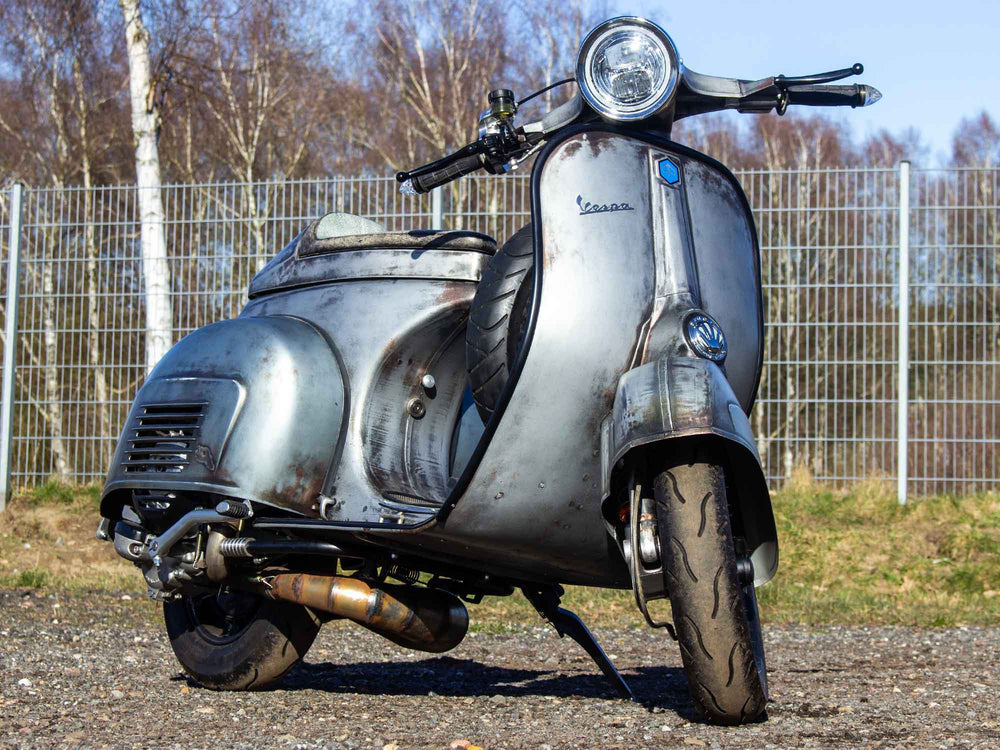 Custom Vespa Tuning Sprint 221 ccm Rawstyle mit Scheibenbremse und LED-Scheinwerfer