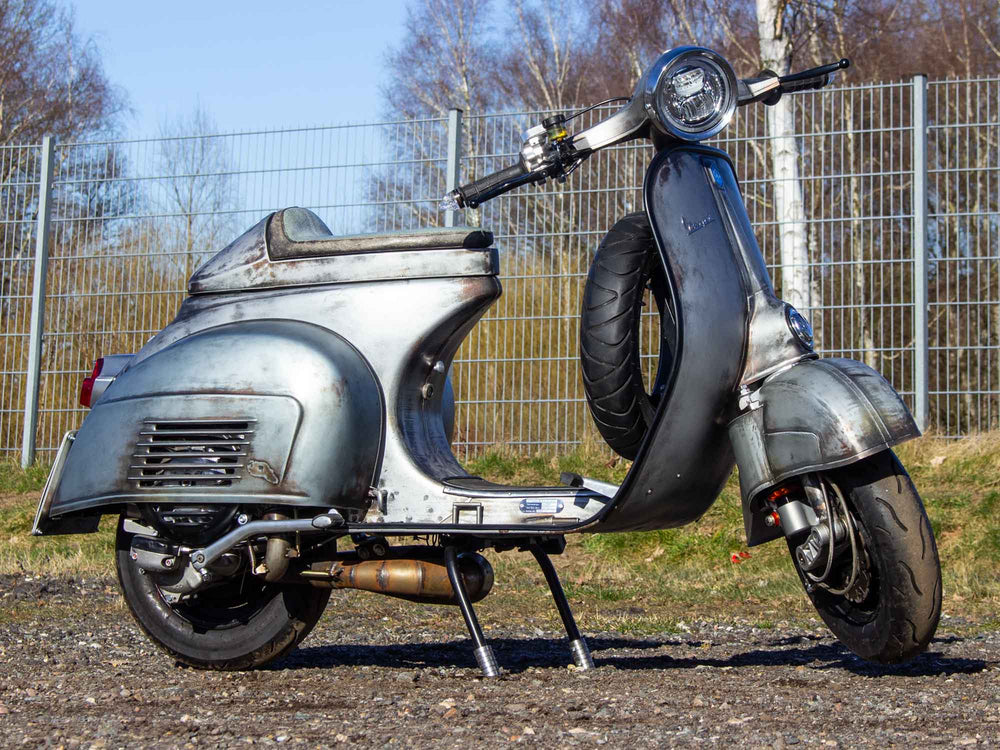 Custom Vespa Tuning Sprint 221 ccm Rawstyle mit Scheibenbremse und LED-Scheinwerfer