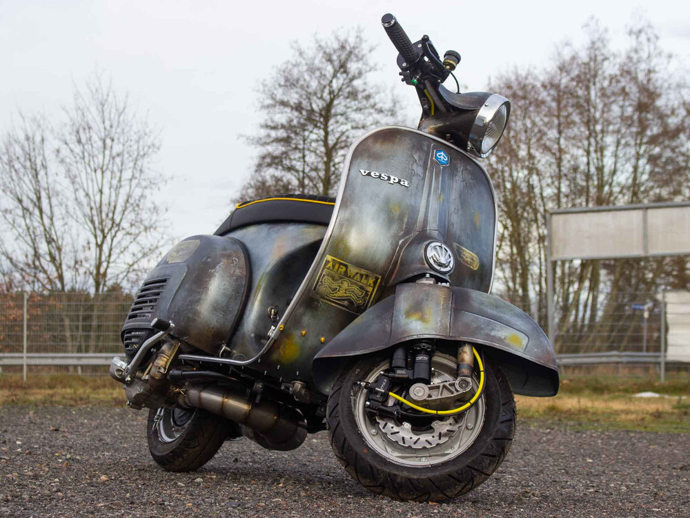 Custom Vespa Conversion Sprint 244 mit Scheibenbremse in Piaggio Azzurro Metallizzato 114 Rawstyle
