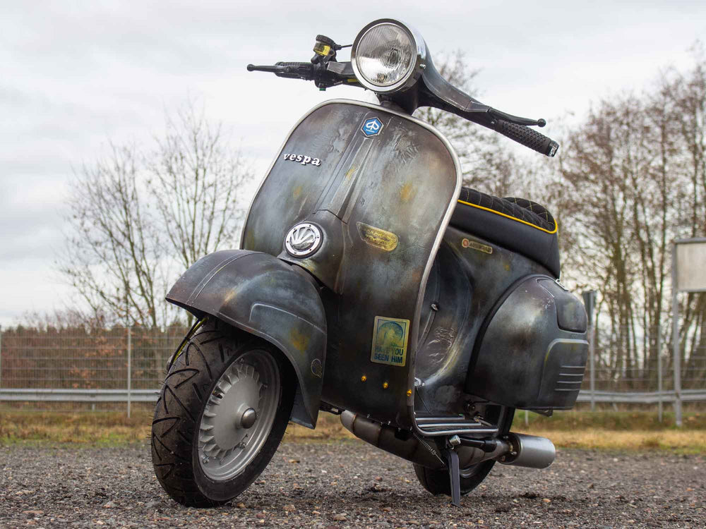 Custom Vespa Conversion Sprint 244 mit Scheibenbremse in Piaggio Azzurro Metallizzato 114 Rawstyle