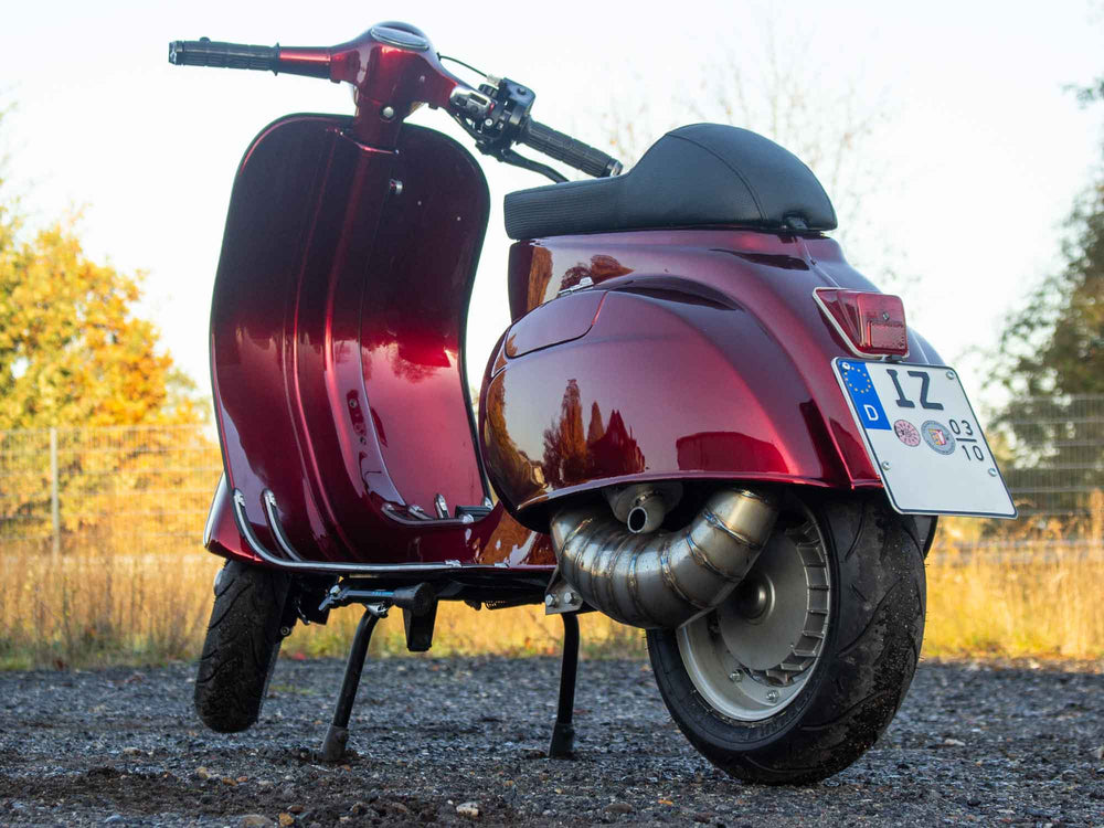 Custom Vespa V50 mit 200ccm Quattrini Motor und Scheibenbremse in Candy Apple Red
