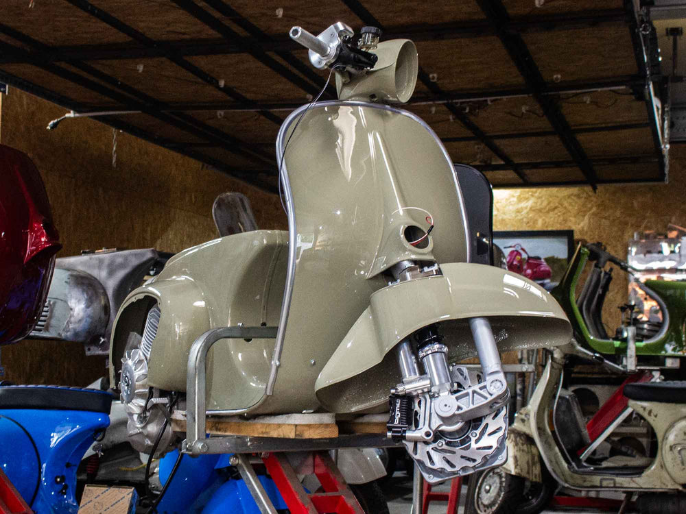 Custom Vespa Umbau V50 mit Quattrini 200ccm Motor und Scheibenbremse