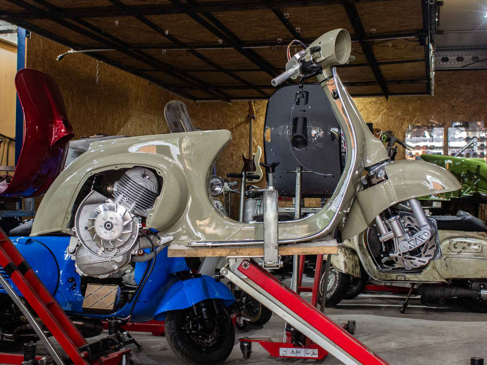 Custom Vespa Umbau V50 mit Quattrini 200ccm Motor und Scheibenbremse