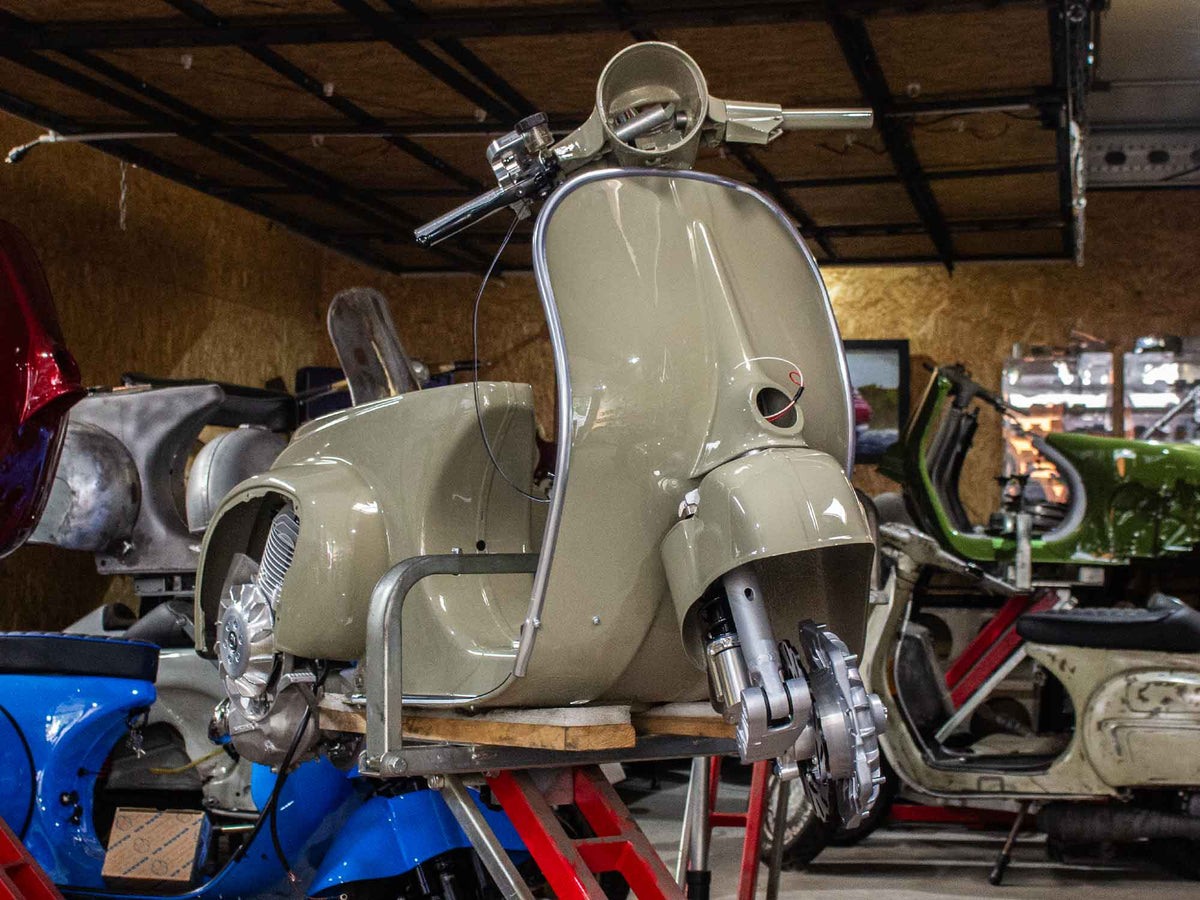 Custom Vespa Umbau V50 mit Quattrini 200ccm Motor und Scheibenbremse