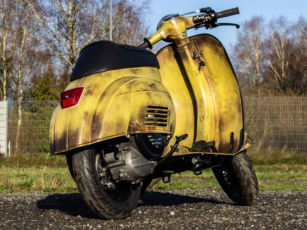 Custom Vespa Tuning Projekt V50 mit Scheibenbremse und Rawstyle Lackierung