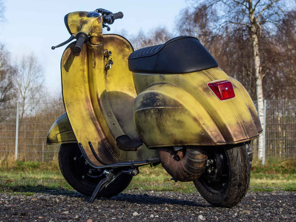 Custom Vespa Tuning Projekt V50 mit Scheibenbremse und Rawstyle Lackierung