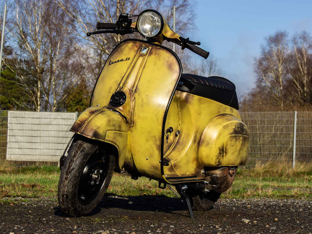 Custom Vespa Tuning Projekt V50 mit Scheibenbremse und Rawstyle Lackierung