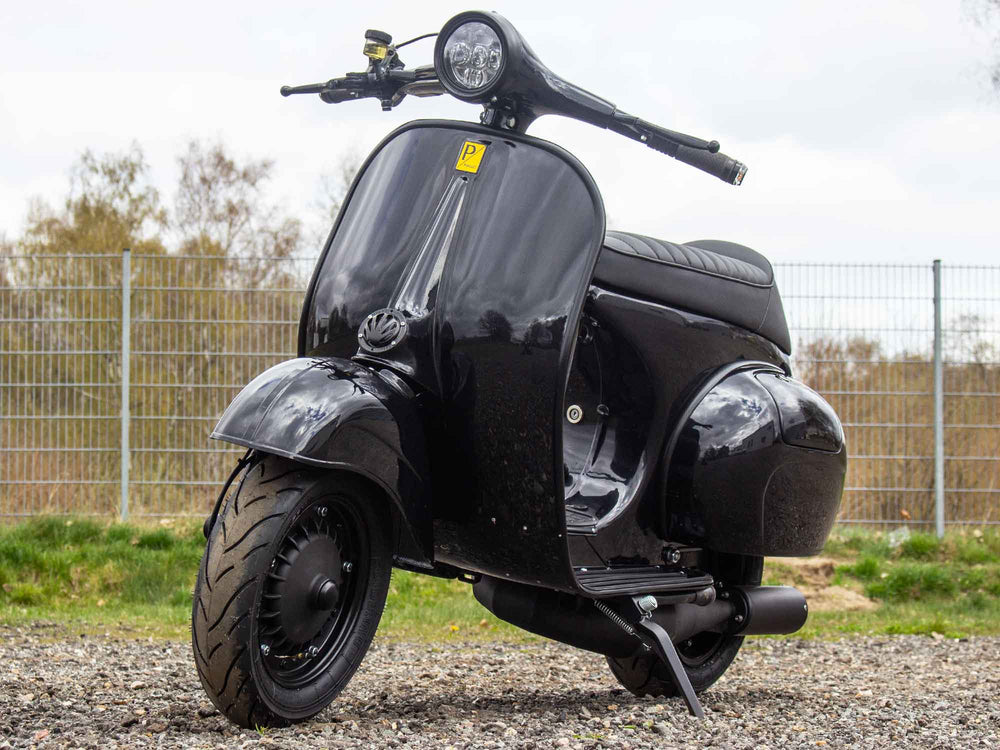 Custom Vespa VNB 244ccm mit Scheibenbremse in Ferrari Nero Daytona Schwarz Metallic 