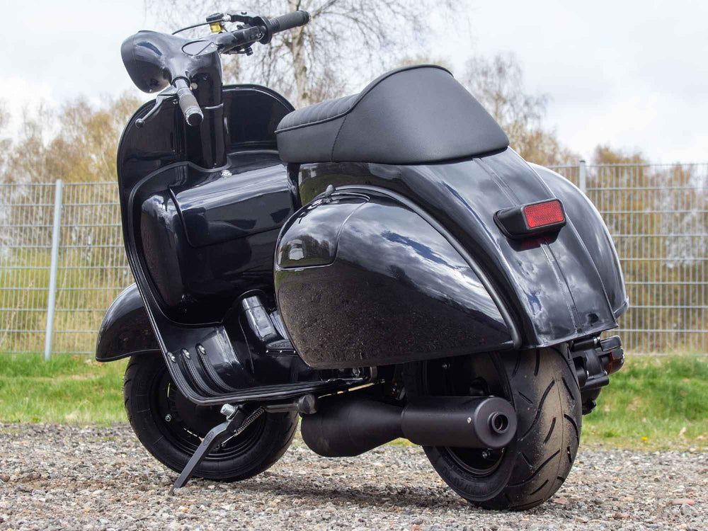 Custom Vespa VNB 244ccm mit Scheibenbremse in Ferrari Nero Daytona Schwarz Metallic 