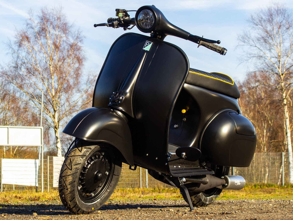 Custom Vespa VNB 244ccm mit Scheibenbremse und Sitzbanktank in Mattschwarz