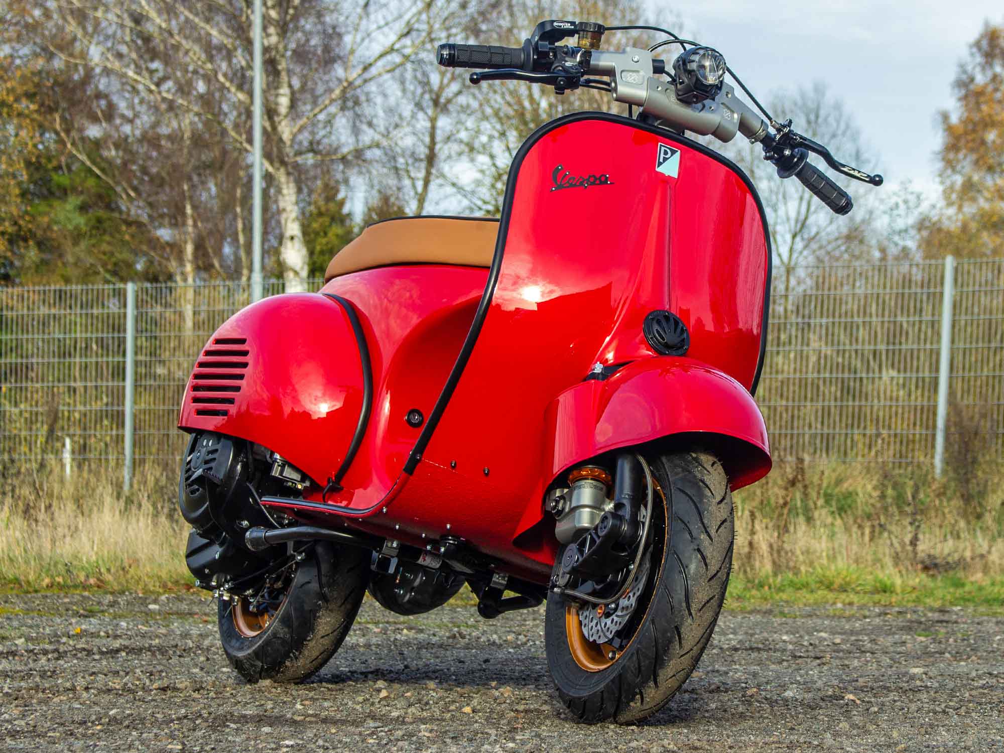 Custom Vespa Umbau Ferrari Tribute mit BFA 288ccm Motor in Ferrari Rosso Corsa