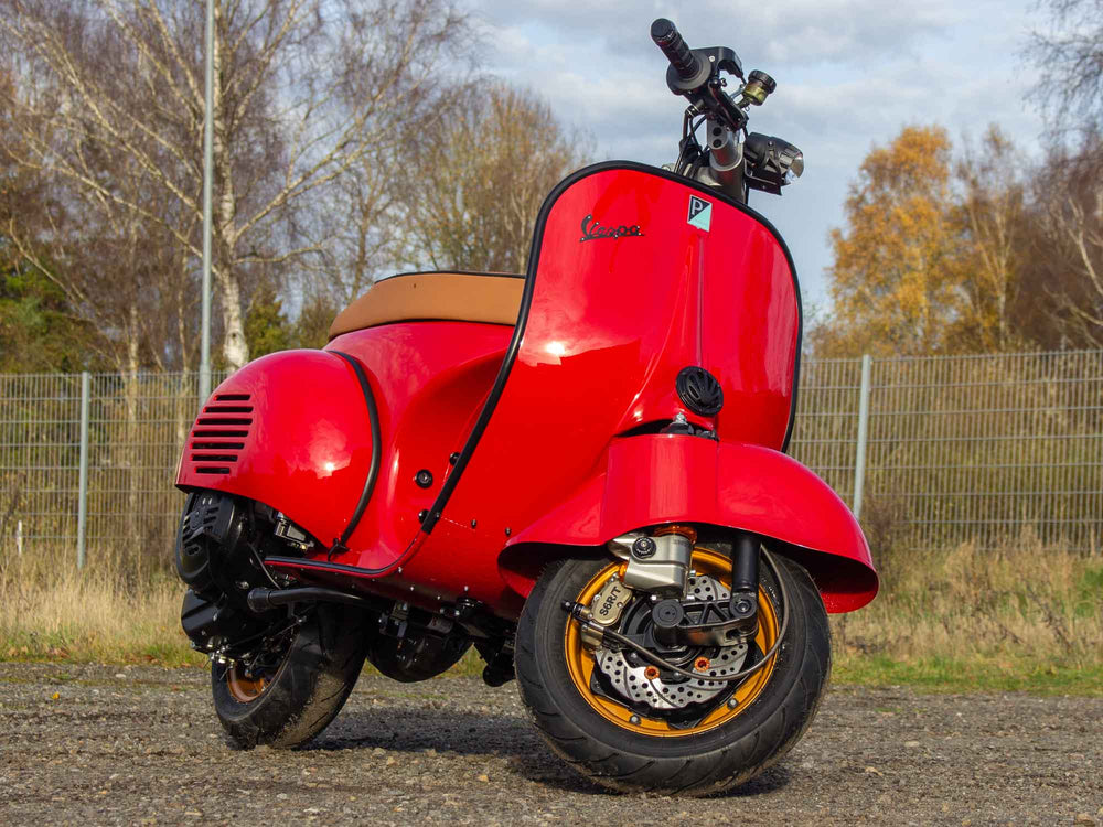 Custom Vespa Umbau Ferrari Tribute mit BFA 288ccm Motor in Ferrari Rosso Corsa
