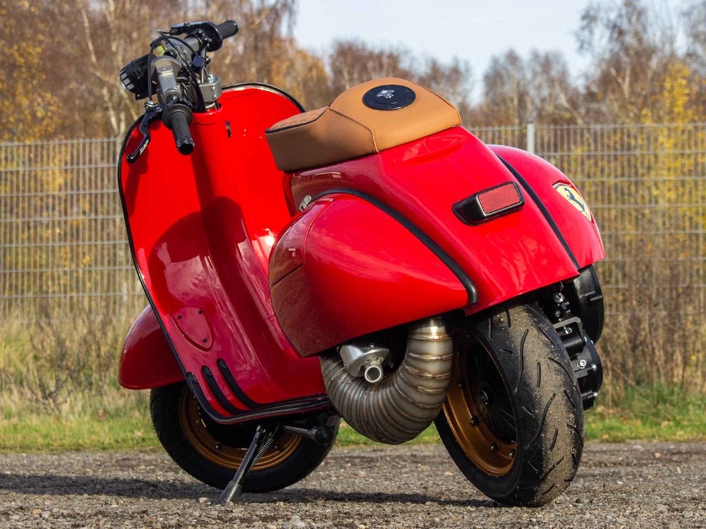 Custom Vespa Umbau Ferrari Tribute mit BFA 288ccm Motor in Ferrari Rosso Corsa