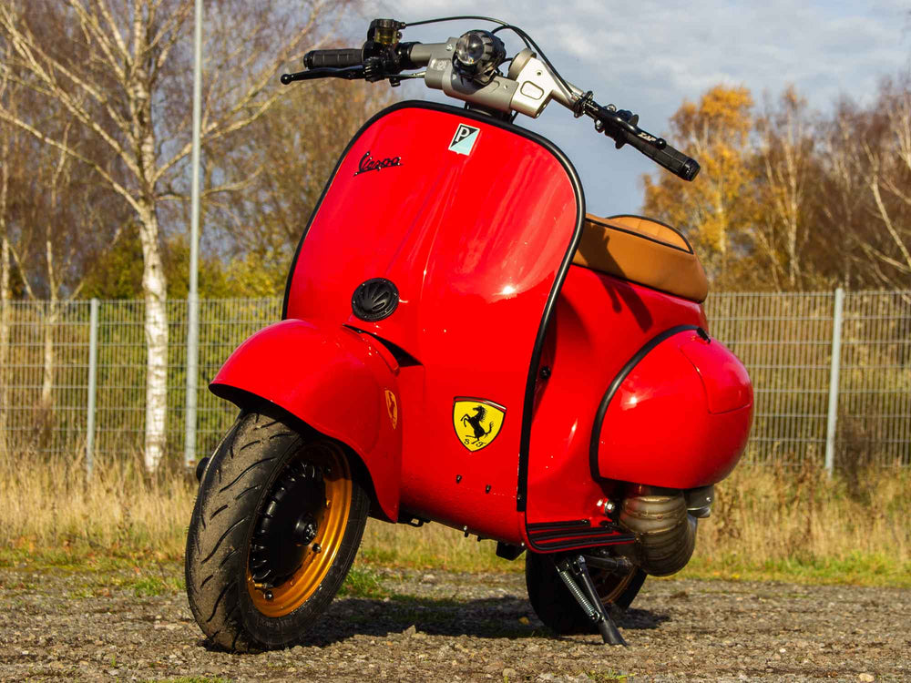Custom Vespa Umbau Ferrari Tribute mit BFA 288ccm Motor in Ferrari Rosso Corsa