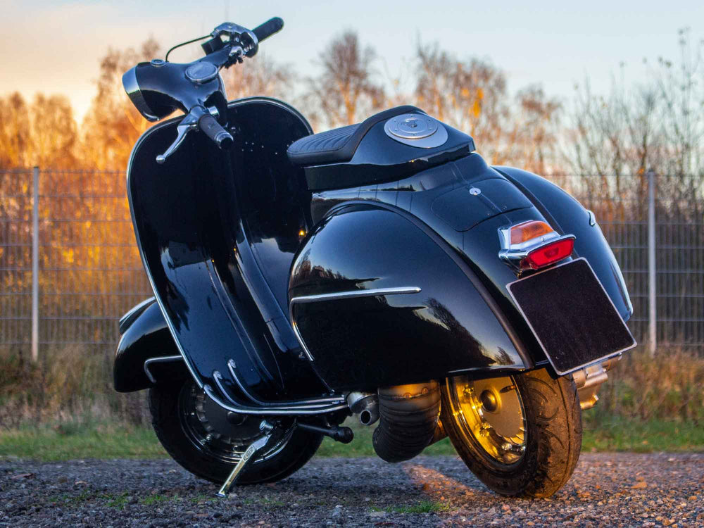 Custom Vespa Umbau GS4 mit Quattrini 244ccm Motor in Ferrari Nero Daytona Schwarz Metallic