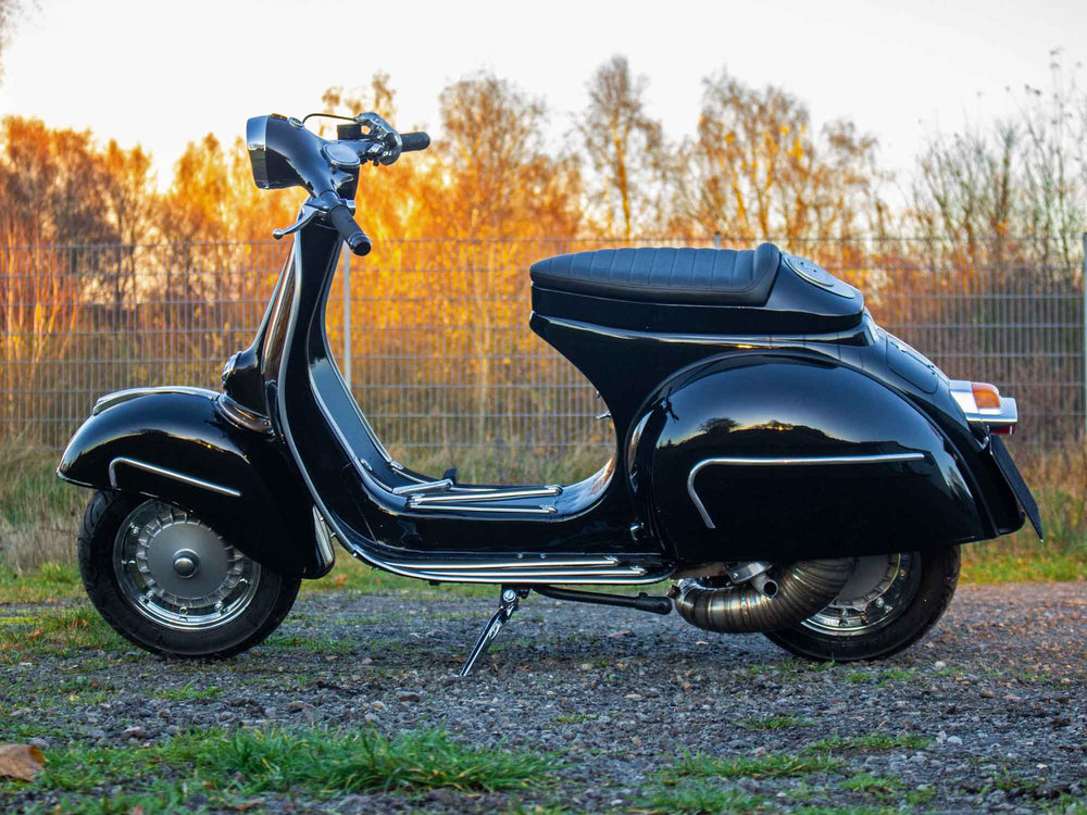 Custom Vespa Umbau GS4 mit Quattrini 244ccm Motor in Ferrari Nero Daytona Schwarz Metallic