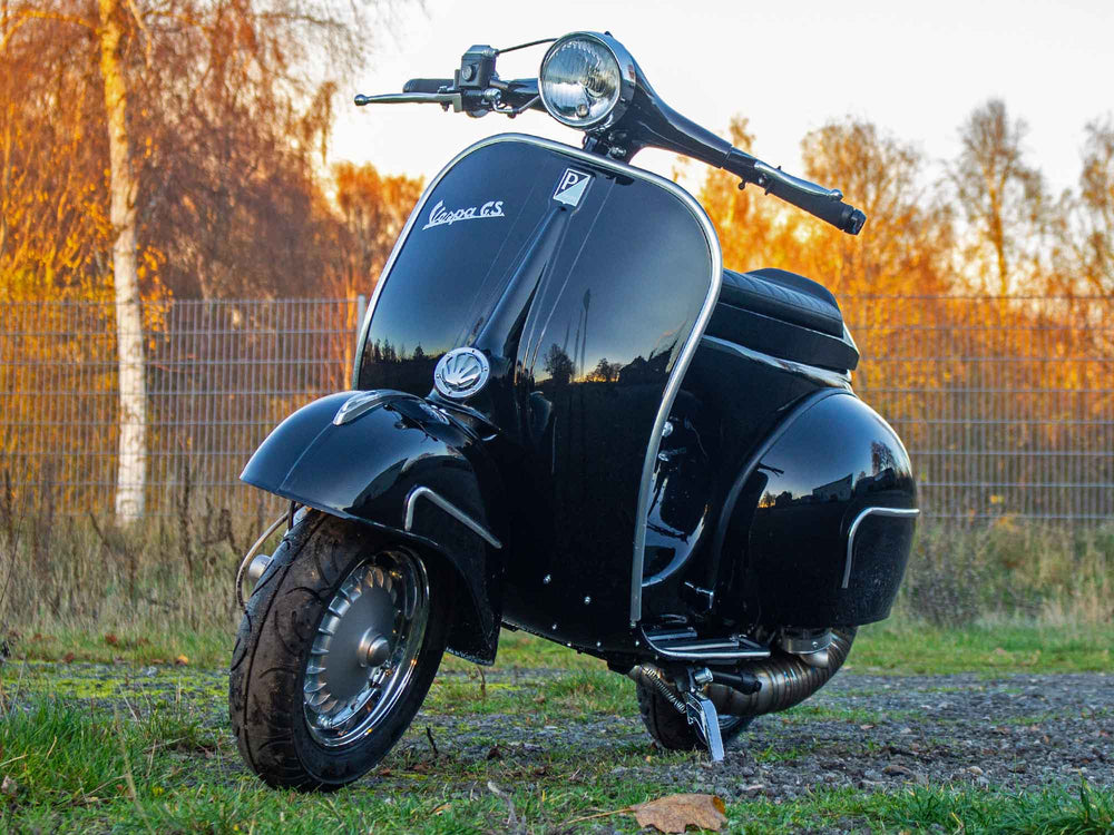 Custom Vespa Umbau GS4 mit Quattrini 244ccm Motor in Ferrari Nero Daytona Schwarz Metallic