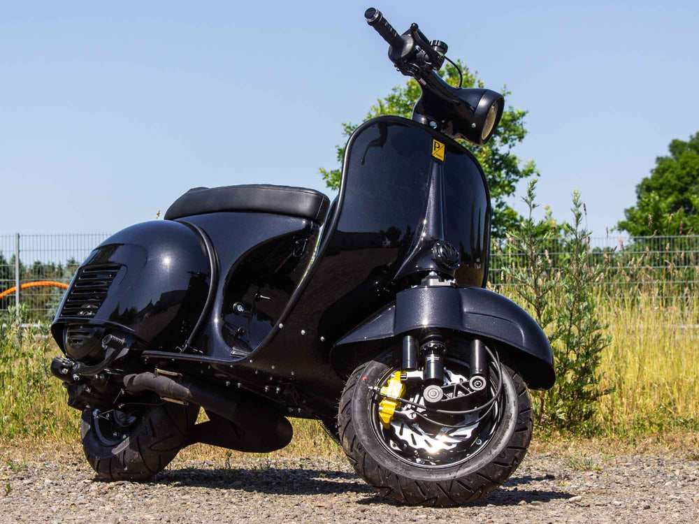 Custom Vespa GS 125ccm mit Scheibenbremse in Ferrari Nero Daytona Schwarz Metallic 