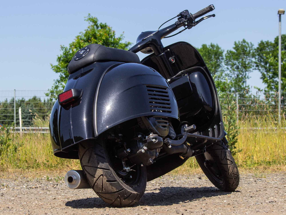 Custom Vespa GS 125ccm mit Scheibenbremse in Ferrari Nero Daytona Schwarz Metallic 