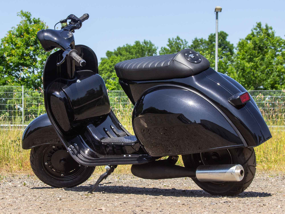 Custom Vespa GS 125ccm mit Scheibenbremse in Ferrari Nero Daytona Schwarz Metallic 