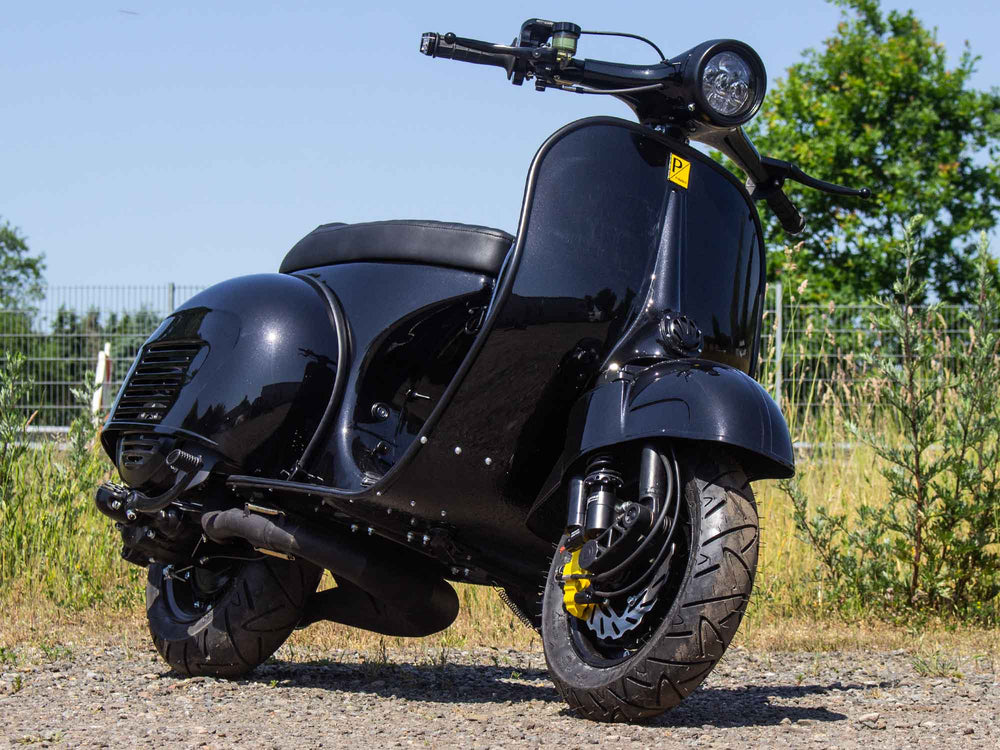 Custom Vespa GS 125ccm mit Scheibenbremse in Ferrari Nero Daytona Schwarz Metallic 