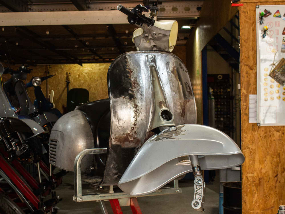 Custom Vespa Umbau PX-GS 160 mit Quattrini 244ccm Motor - Blecharbeiten