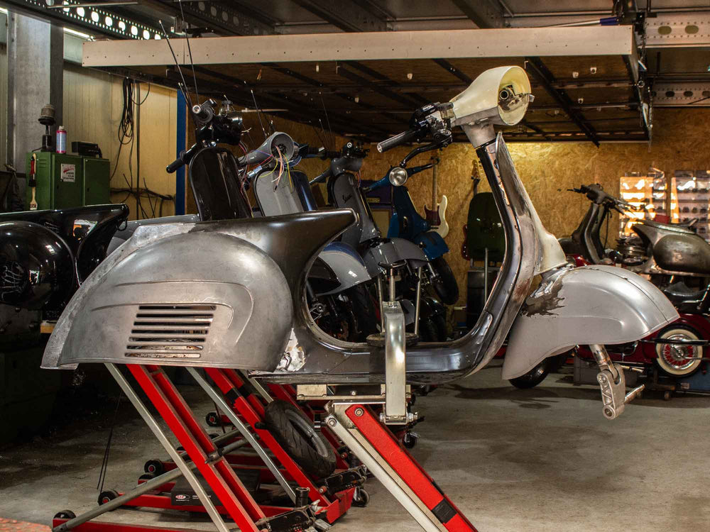 Custom Vespa Umbau PX-GS 160 mit Quattrini 244ccm Motor - Blecharbeiten