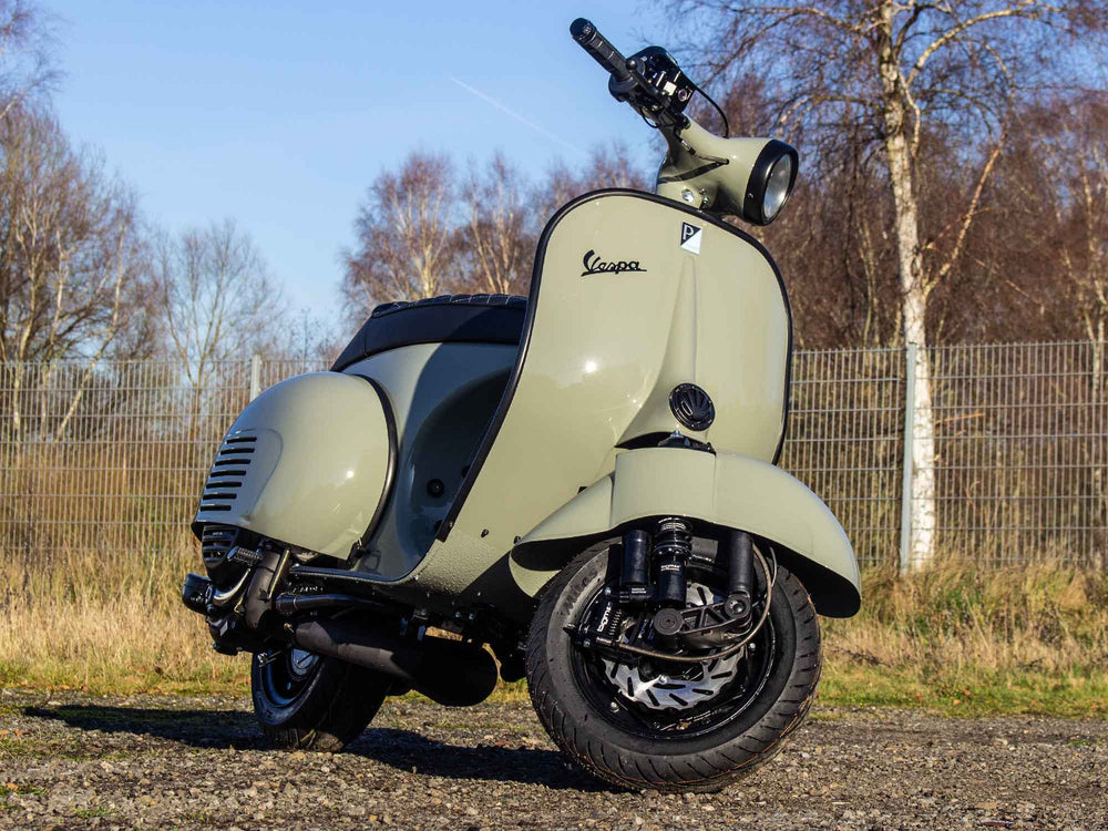 Custom Vespa Umbau mit Malossi 221ccm Motor und Scheibenbremse in Betongrau