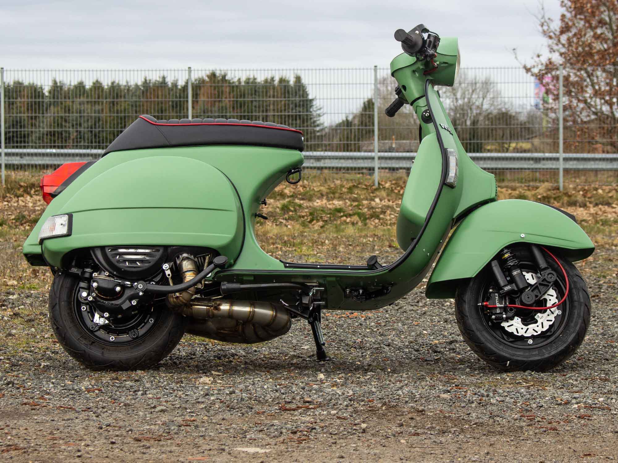 Custom Vespa Umbau PX 244ccm mit Scheibenbremse in Reseda Grün matt