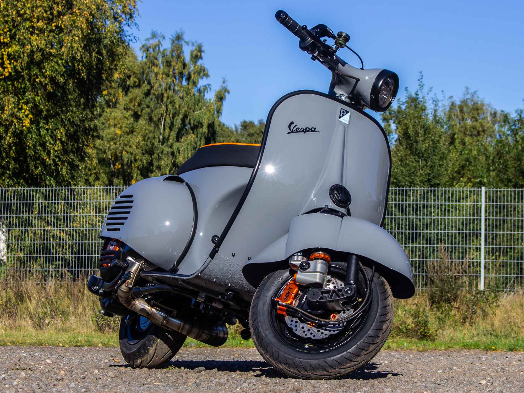 Custom Vespa Umbau PX-Acma in Audi Nardo Grau