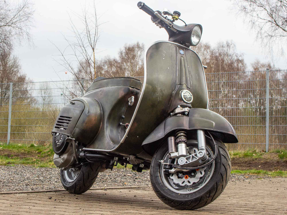 Custom Vespa Umbau Quattrini 200ccm Rawstyle mit Scheibenbremse und Rennauspuff