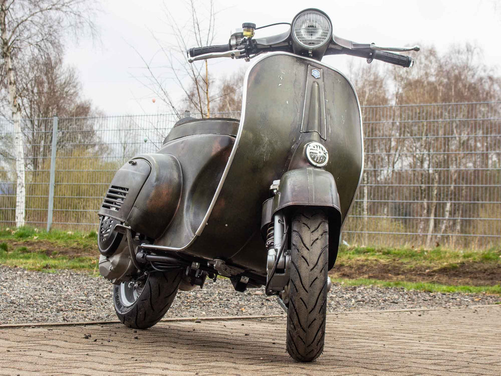 Custom Vespa Umbau Quattrini 200ccm Rawstyle mit Scheibenbremse und Rennauspuff